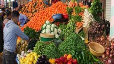 مع ارتفاع سعر الدولار ووصوله لـ1750 ليرة عند بعض الصرافين هذا ما سيحلّ برواتبكم ومعيشتكم.. تأثر المنتجات الاستهلاكية والقروض وحتى التعويضات !