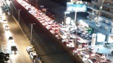 بالفيديو/ محتجون يقفلون اوتوستراد الزوق على المسلكين اعتراضا على توقيف الشاب جورج قزي في ثكنة صربا ووصول قوة من الجيش في هذه الأثناء