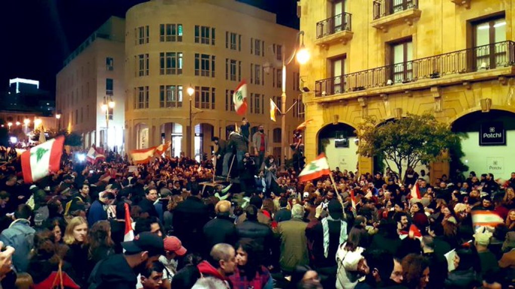 ارتفاع أعداد المتظاهرين أمام مدخل مجلس النواب في بيروت ودعوات الى عدم دفع الضرائب