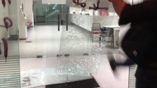 بالفيديو/ محتجون اقتحموا أحد المصارف في الحمرا 