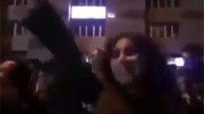 فيديو متداول لديما صادق...&quot;مبسوطا&quot; وسط الشارع &quot;لأنو الثورة هي عبارة عن فرح&quot;!
