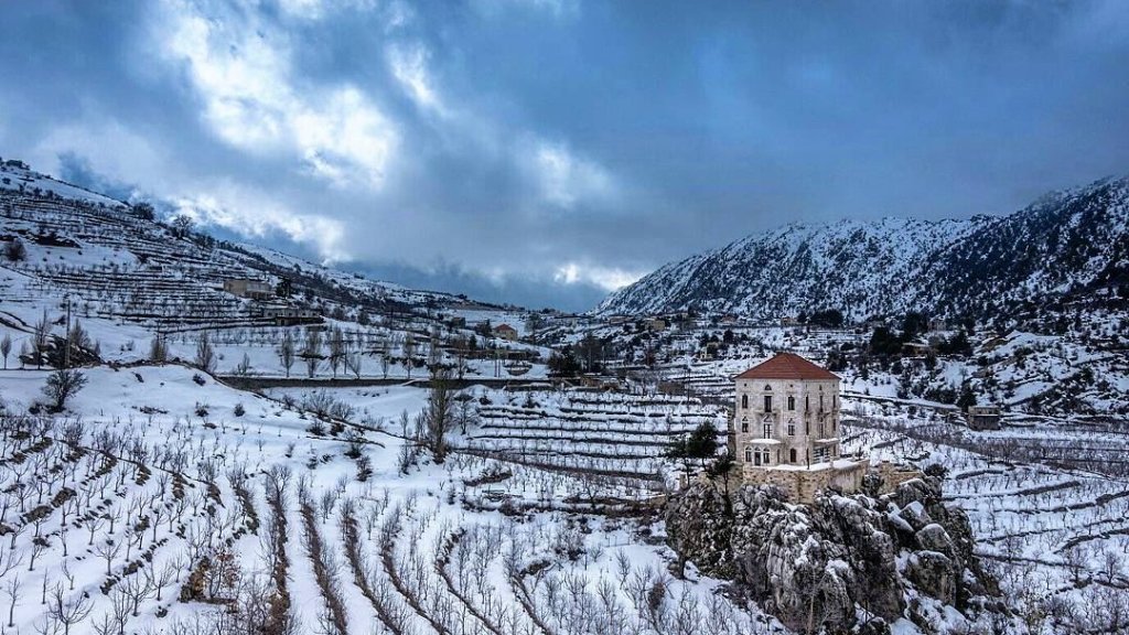 لبنان يتأثر غدا بمنخفض جوي بارد يحمل معه ثلوجاً...والأمطار ستشتد غزارتها ليلاً مترافقة مع رياح شديدة تقارب الـ70 كلم/س 