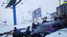 بالفيديو/ من جديد.. قطاع الطرق يعتدون على عناصر الجيش اللبناني ويقومون بتكسير السيارات والفانات واطلاق الشتائم الطائفية في محلة ضهر البيدر