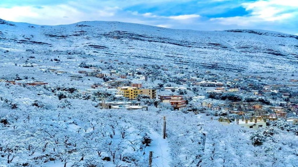 طقس "شتوي بإمتياز"... ثلوج وأمطار غزيرة وتحذير من الجليد على الطرق التي تعلو عن 800 متر