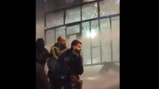 اتحاد حماية الأحداث: "غير مقبول استعمال طفل من والده كدرع بشري...كان على الشخص الذي يستعمل الماء إبعاد الخرطوم واستعمال مكبر الصوت لإعلام الأب بضرورة حماية الطفل"