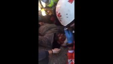 بالفيديو/ إصابة أحد المتظاهرين في ساحة رياض الصلح واسعافه من قبل الصليب الاحمر 