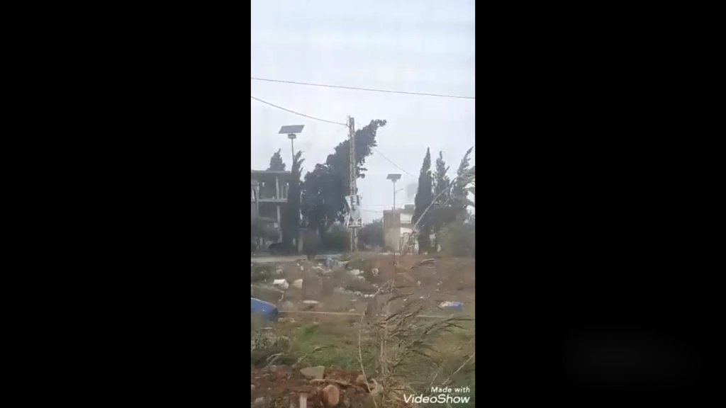 بالفيديو/ الهواء يقتلع شجرة معمرة في الهرمل والعناية الإلهية حالت دون وقوع اضرار اثناء مرور سيارة لحظة سقوطها