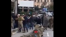 الـ mtv: محاولات عدّة لقطع الطريق عند برج المر ما أدى الى تسجيل 4 إصابات بعد صدامات بين الجيش والمتظاهرين