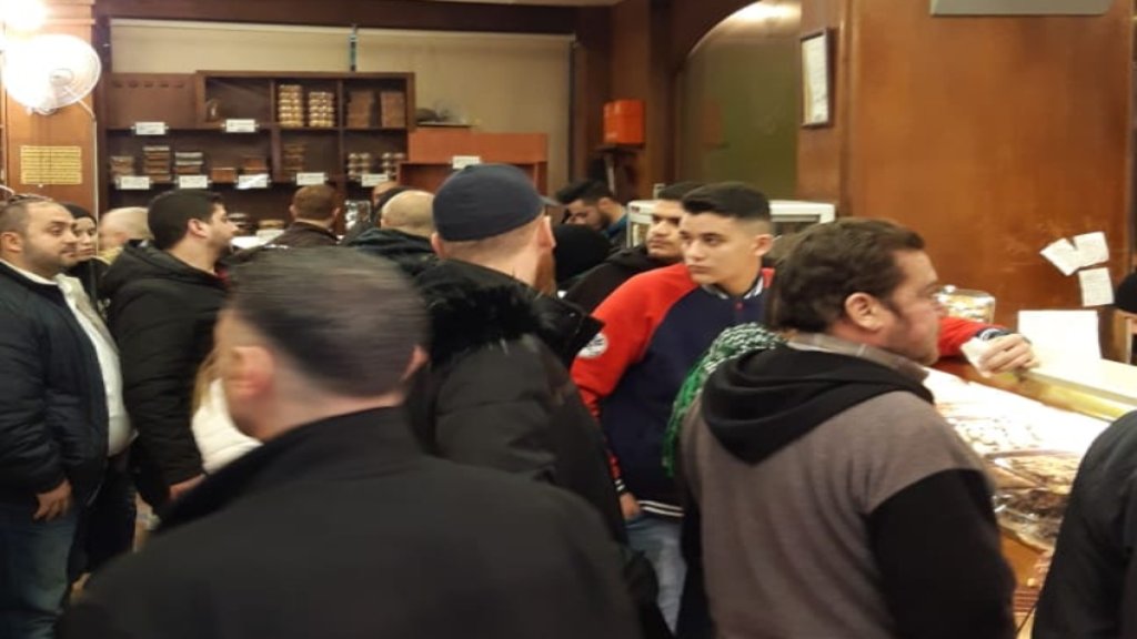 بالفيديو/ في عكار... تهافت على الأفران لشراء ما يمكن من الخبز عشية بدء الإضراب