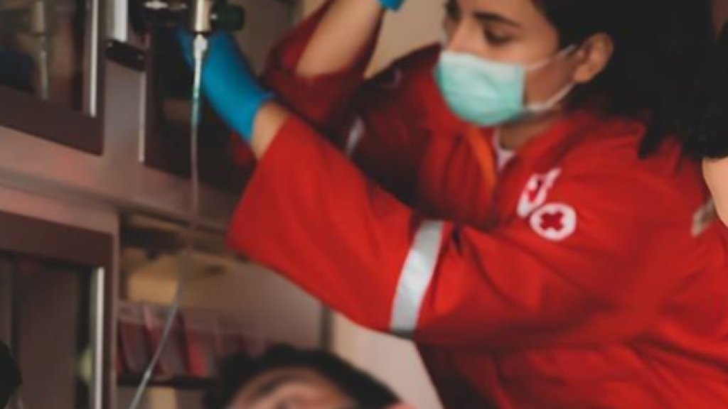 بعد تداول معلومات عن نقل حالة يشتبه بإصابتها بالكورونا من صور إلى مستشفى الحريري في بيروت...هذا ما قاله الصليب الأحمر في اتصال مع موقع بنت جبيل