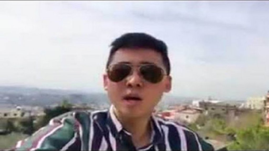 بالفيديو/ الطالب الصيني "أمير وانغ" المقيم في بلدة شحيم في اقليم الخروب يروي معاناته مع كلام الناس بعد انتشار كورونا: "أتفهم خوفكم ولكن لا أستطيع أن أتحمل الشتائم"