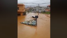 بالفيديو/ فيضانات في علي النهري...المياه اخترقت المنازل وغمرت السيارات