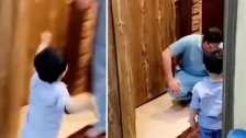 بالفيديو/ لحظة مؤثرة بين طبيب سعودي يتابع مصابي الكورونا غير قادر على احتضان طفله!