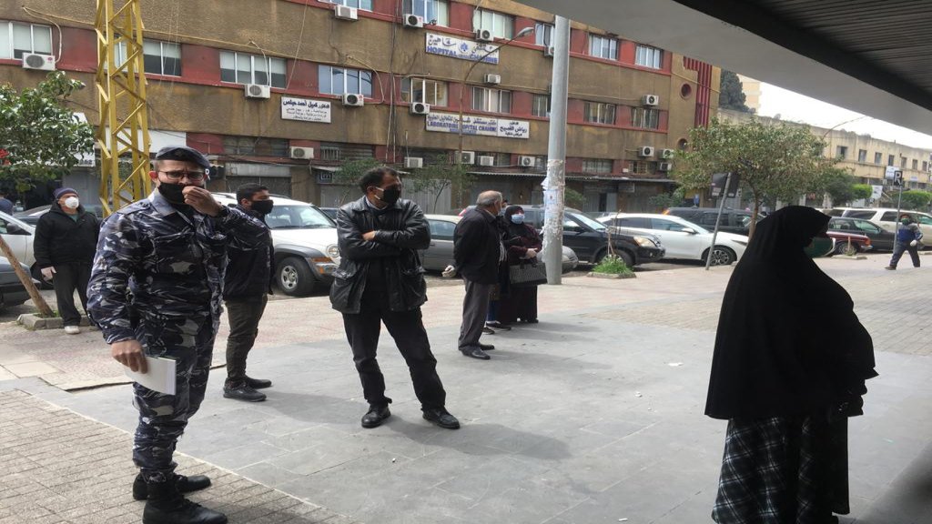 بالصورة/ إنتشار لقوى الأمن في طرابلس امام ماكينات ATM ودوريات راجلة