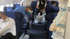 الطاقم الطبي لمستشفى رفيق الحريري ينهي مهمته على الطائرة القادمة من الرياض