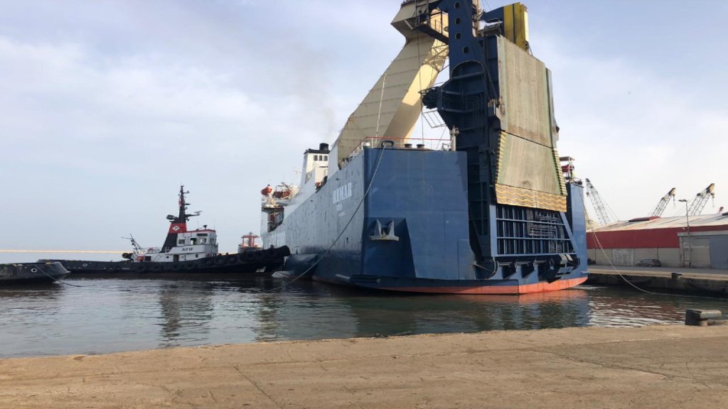 بعدما أمضوا أكثر من 50 يوما على الحدود...وصول السائقين اللبنانيين العائدين من العراق الى مرفأ طرابلس