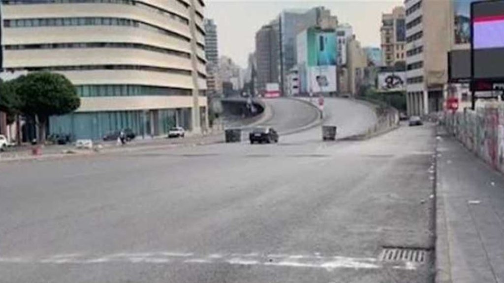تجمع للمحتجين عند جسر الرينغ للانطلاق بمسيرة سيارة نحو قصر الاونيسكو تزامنا مع انعقاد جلسة مجلس النواب