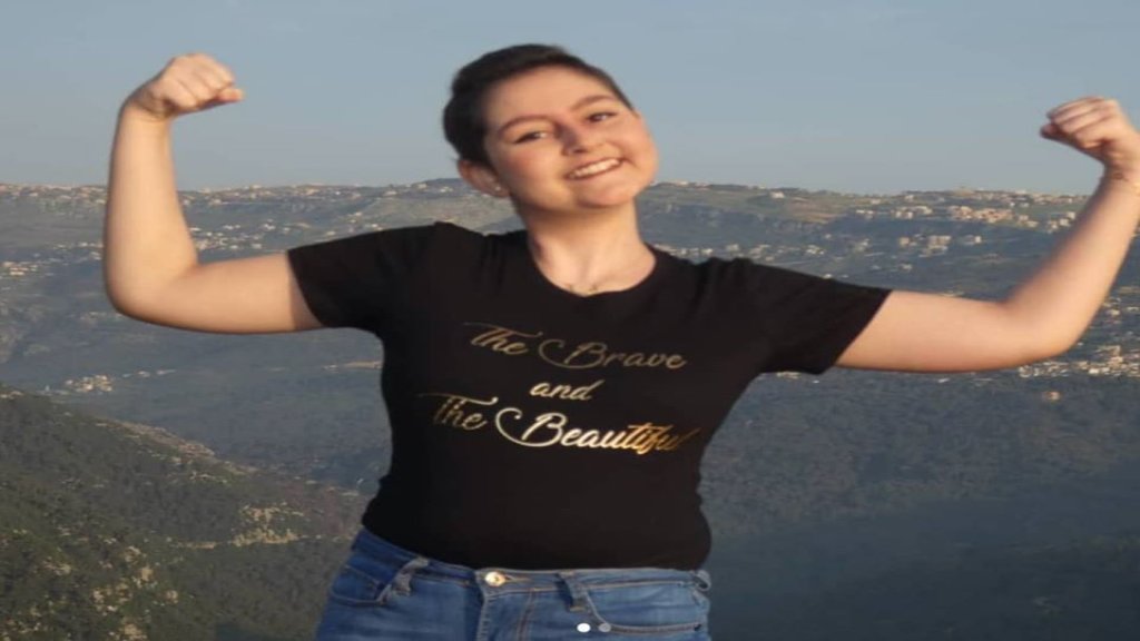 المحاربة الشابة "آية" تروي رحلتها مع السرطان:" قدر ياخذ شعري بس ما رح ياخذ حبي للحياة... رح كون اقوى منو"