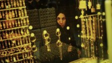 أسواق الذهب تشهد ازدحاماً كبيراً...الإيرانيون يبيعون ذهبهم لشراء حاجياتهم الأساسية في ظل الظروف الصعبة التي يعيشونها منذ تفشي فيروس كورونا!