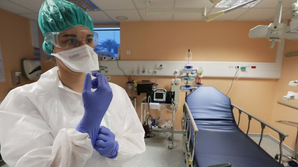مستشفى المعونات يعلن وفاة مصاب بفيروس كورونا في قسم العناية الفائقة وهو في العقد التاسع من العمر