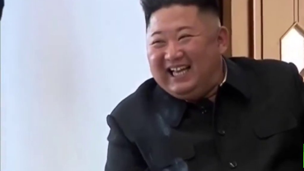 بالفيديو/ زعيم كوريا الشمالية يفاجئ العالم في أول ظهور له منذ 20 يوما