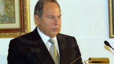 فيديو من مقابلة للرئيس السابق إميل لحود ينتشر على مواقع التواصل: "سمحوا لي بـ1000 دولار فقط وهلق خلصوا المصاري.. أنا نازل على الشارع معكن"
