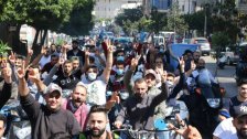 بالصور والفيديو/ مؤيدو سعد الحريري يخرجون في مسيرة في شوراع طريق الجديدة مجددين الدعم له