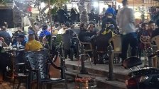 صورة متداولة لسهرة رمضانية داخل مقهى في طرابلس...كورونا لم يمر من هناك!