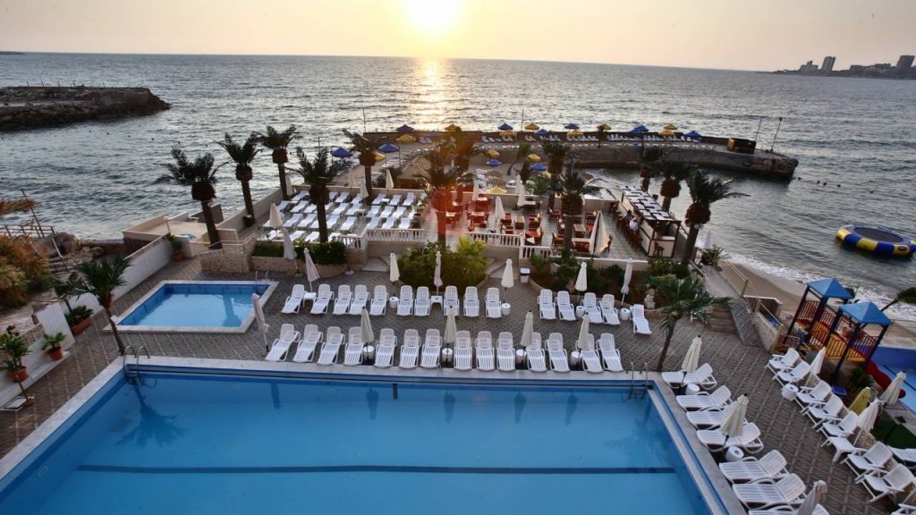 مستشار وزير السياحة: للمسابح أن تحدّد السعر...&quot;المواطن عجبو بفوت ما عجبو ما بفوت&quot;