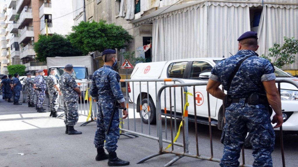 بالصور/ قوى الأمن مستمرة باجراءاتها المشددة في محيط المبنيَن الموضوعين قيد الحجر الصحي في راس النبع منذ ظهور أولى الإصابات بـ كورونا في صفوف القاطنين من الجنسية البنغلاديشية