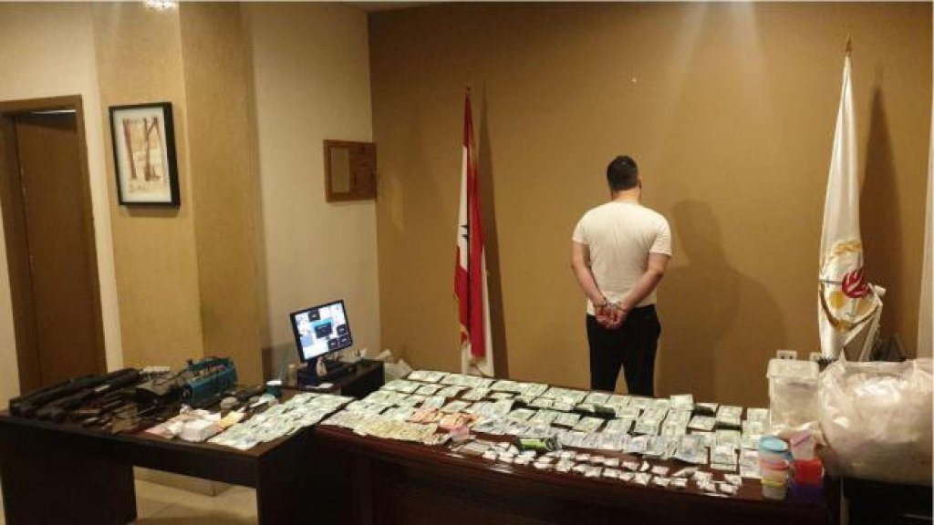 مروج "خطير"  ينشط في جبيل وكسروان وقع في قبضة شعبة المعلومات....ضبط بحوزته كمية من الأسلحة والمخدرات!