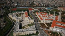 طلاب من الجامعة اللبنانية يرفعون الصوت: أغلب الطلاب يستخدمون المواصلات العامة ما يشكل قنبلة موقوتة من حيث ازدياد أعداد المصابين...حماية أنفسنا في الجامعة أصبحت غالية الثمن خاصة أن أكثر الأهالي بلا عمل"