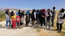 مجموعة من النساء اعترضت دورية لقوى الأمن الداخلي لمنعها من إيقاف ورشة لصب سطح منزل يعود لمواطنة في بعلبك