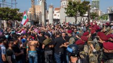 قيادة الجيش تعلن إصابة 25 عنصراً بجروح في أحداث أمس وتوقف 4 أجانب شاركوا في الشغب وتنبه:  لن تتهاون مع أي مخل بالأمن أو عابث بالاستقرار