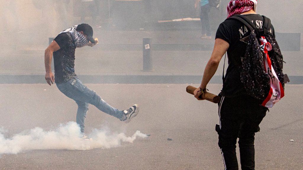 الجمهورية: جهات خارجية تحاول أخذ لبنان إلى أزمة كبرى في محاولة استدعاء الحرب الأهلية!