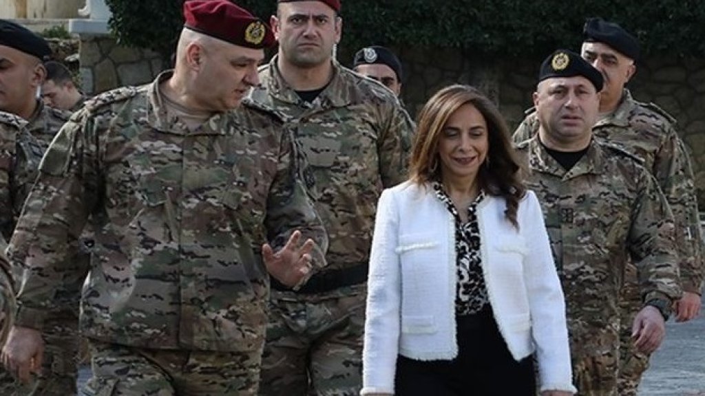 مكتب عكر ينفي ما تم تداوله عن اتجاه أو دور مزعوم لوزيرة الدفاع في السعي "لتوزير قائد الجيش"