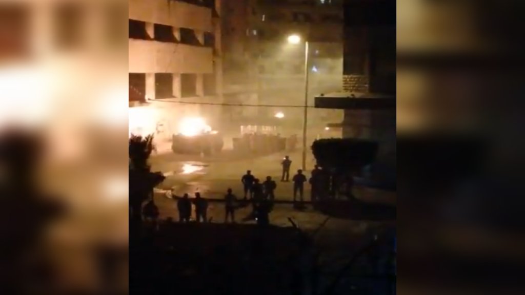 بالفيديو/ إحراق ملالة تابعة للجيش اللبناني بالمولوتوف خلال مواجهات أمس في طرابلس