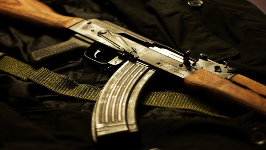 توقيف خمسة اشخاص بتهمة الاتجار غير المشروع بالاسلحة الحربية في منطقة عكار...وضبط كمية من الأسلحة والذخائر