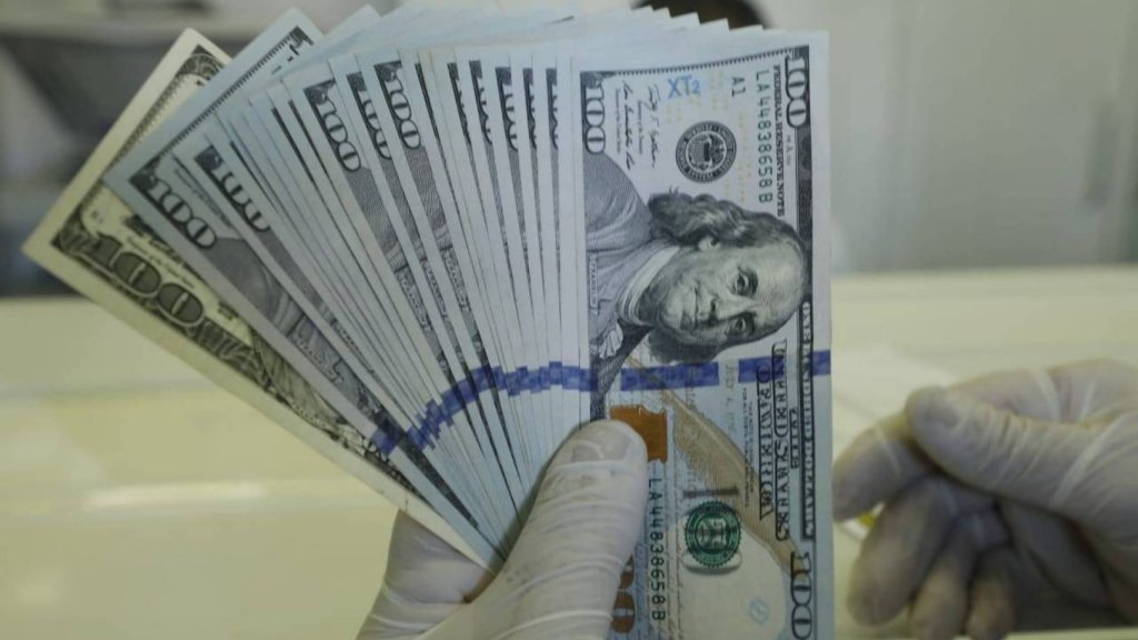 نقابة الصرافين حددت سعر صرف الدولار ليومي السبت الأحد: شراء 3850 وبيع بسعر 3900