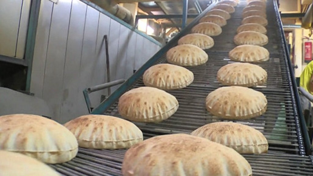 الخبز بات متوفرا في بنت جبيل والبلدية تطلب من الأهالي عدم شراء كميات كبيرة وتخزينها