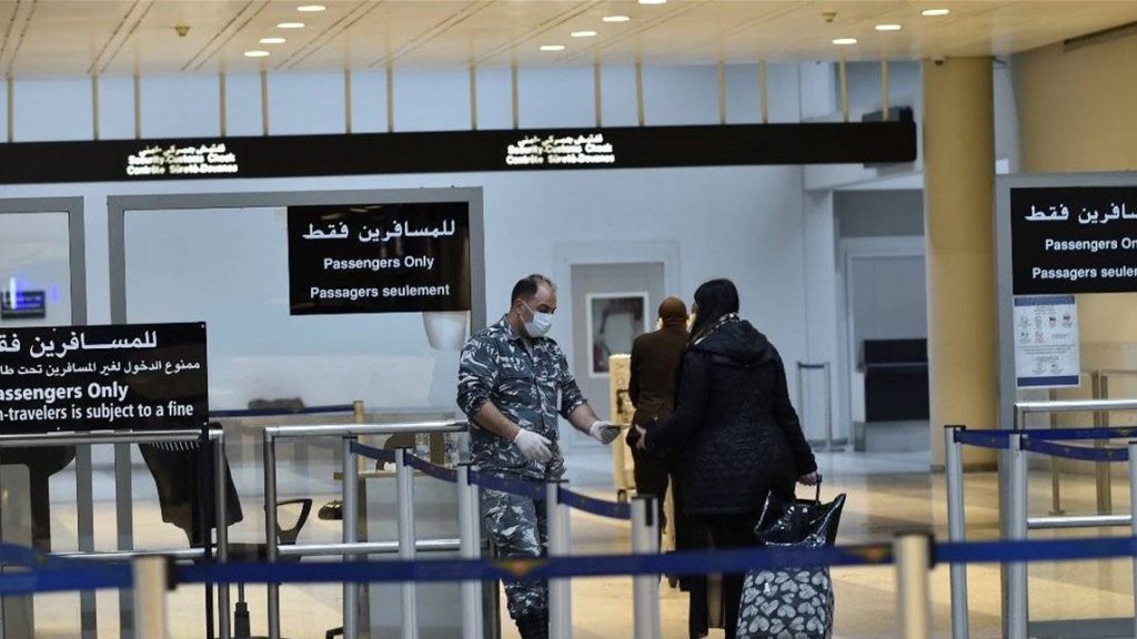 وصول طائرة إماراتية إلى المطار في اول الرحلات الواصلة اليوم..وتوافد كبير لاعلاميين من مختلف الدول العربية والاجنبية لنقل وقائع اعادة تشغيل المطار