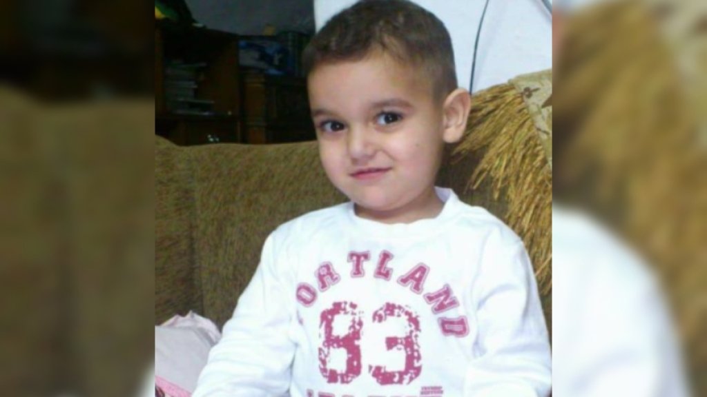 &quot;طلال ابراهيم&quot; إبن الـ8 سنوات ضحية الإشكال الذي تخلله اطلاق نار في الميناء