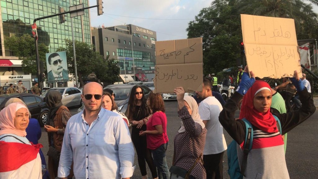 وقفة احتجاحية في ساحة ايليا حداداً على الطفل الذي قضى اليوم في مستشفى طرابلس: "لن ننتظر حتى أن نموت وأولادنا"