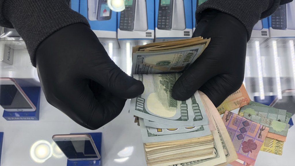 الدولار في السوق السوداء يعاود الارتفاع!