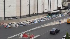 بالصور/ النفايات تتكدس في الضاحية بعد قرار شركة سيتي بلو city blue البدء باضراب عن العمل احتجاجاً على عدم سداد الدولة اللبنانية مستحقاتهم 
