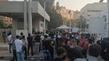 حشود غفيرة أمام قسم إجراء فحص كورونا في مستشفى الحريري صباح اليوم