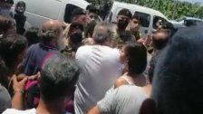 تعطّلت سيارتها بسبب انقطاعها من البنزين&hellip;فقطعوا طريق عام صيدا صور في محلة العباسية تضامناً معها!