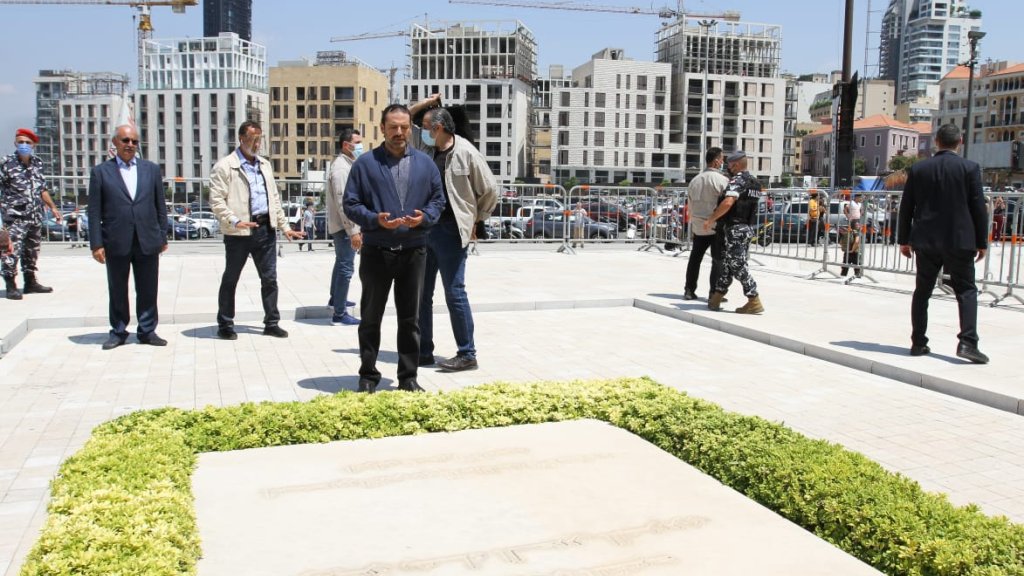 مناصرو المستقبل قدموا إلى بيروت استنكاراً للتعرض للحريري عند ضريح والده...تطور الامر الى تضارب بالعصي ورمي الحجارة!