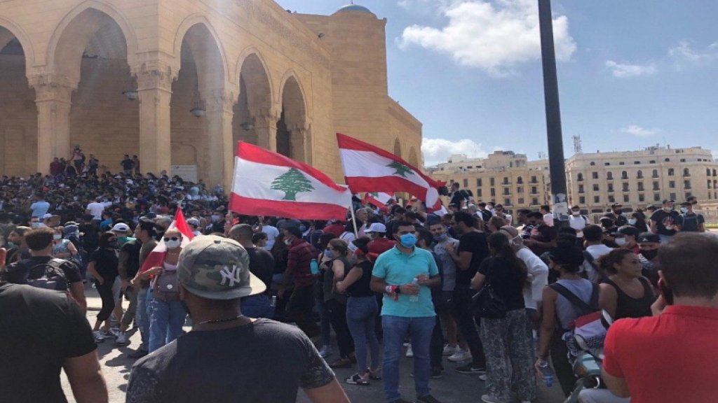 بالصور/ المشانق علقت في ساحة الشهداء...والمتظاهرون بدأوا بالاحتشاد