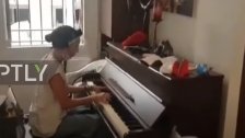 في وسط الركام والدمار...شابة تتحدى صوت الموت بصوت الحياة وتعزف البيانو من داخل شقّة في الجميزة حطّمها انفجار مرفأ بيروت